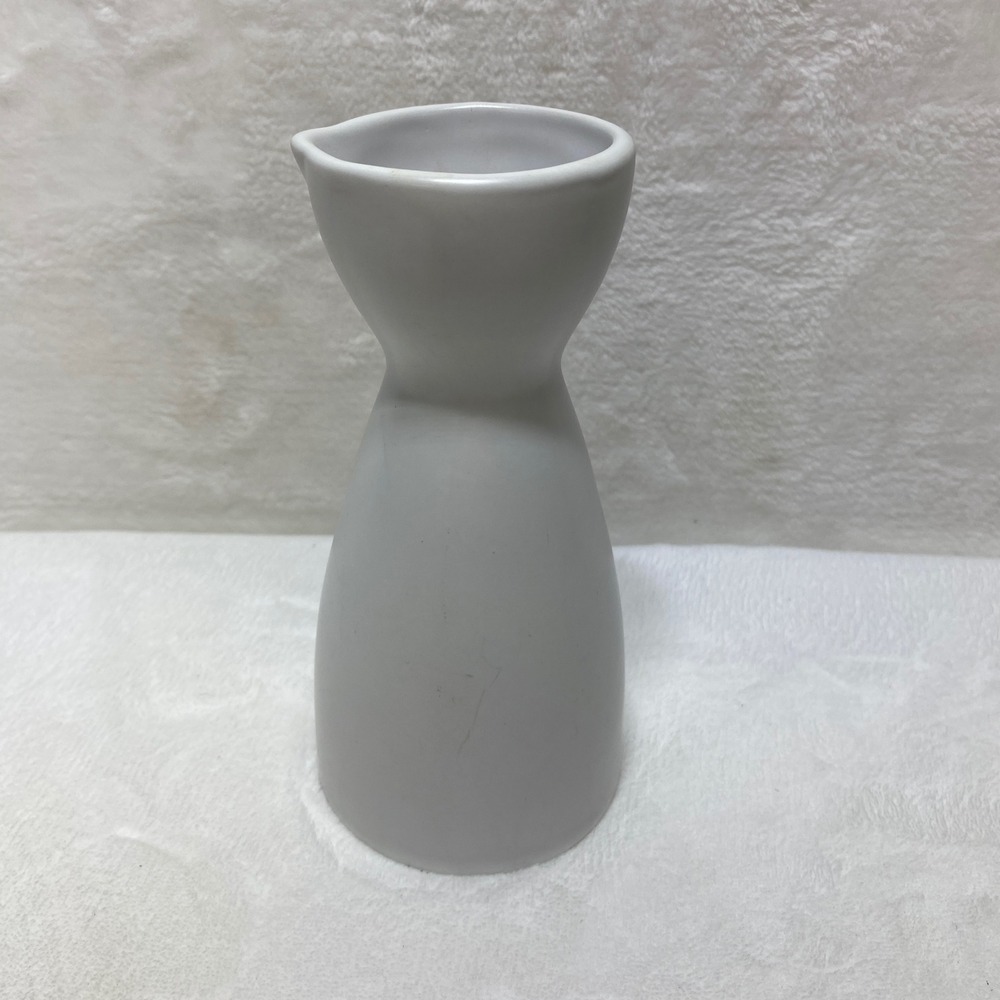 White Ceramic‎ Sake Carafe Tokkuri Bottle Minimalist Modern Serving Decanter